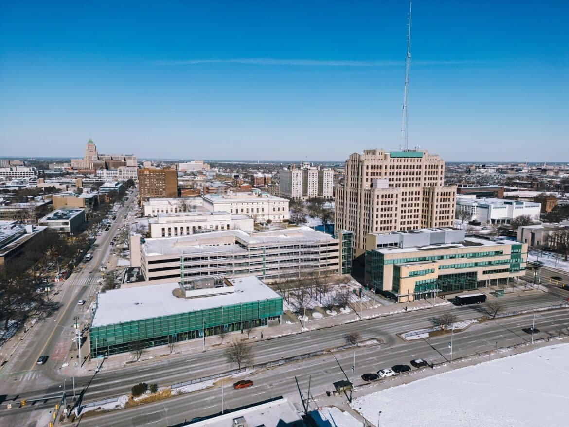 ट्रम्प प्रशासन के बाद अंतर्राष्ट्रीय छात्र मुकदमा करते हैं। ट्रम्प प्रशासन के बाद अंतर्राष्ट्रीय छात्र मुकदमा करते हैं।
