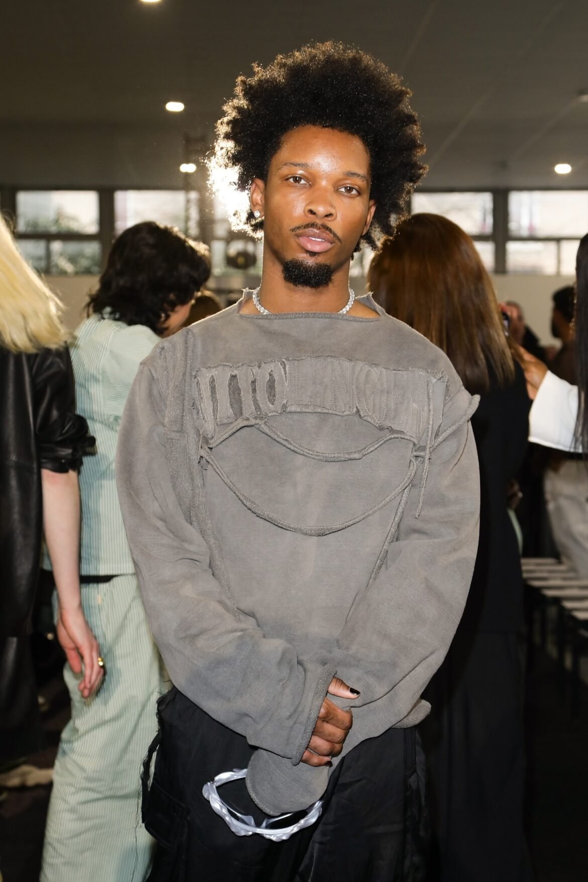 टेस्ला में मृत पाए गए किशोर की जांच में गायक डी4वीडी को संदिग्ध माना गया: सूत्र

