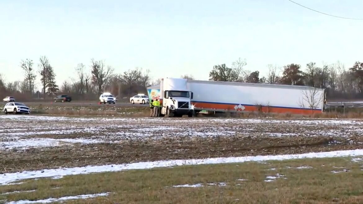 'दुखद घटना': फंसे हुए मोटर चालक की सहायता करते समय इंडियाना शेरिफ के डिप्टी की मृत्यु हो गई

