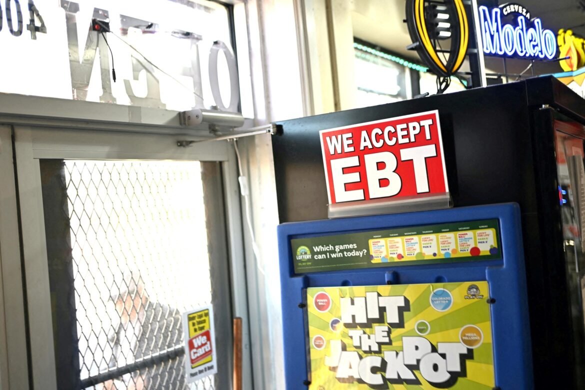 सुप्रीम कोर्ट ने प्रशासन को नवंबर के लिए पूर्ण स्नैप लाभ का भुगतान करने के आदेश पर रोक बढ़ा दी है

